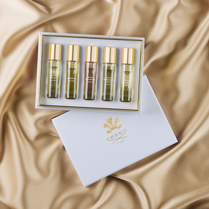 Flacon being placed in box