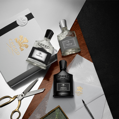 Flacon being placed in box